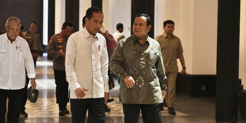 Prabowo Terkejut Ibu Iriana Nimbrung Foto Bareng, Spontan Keluar Kata-kata Ini