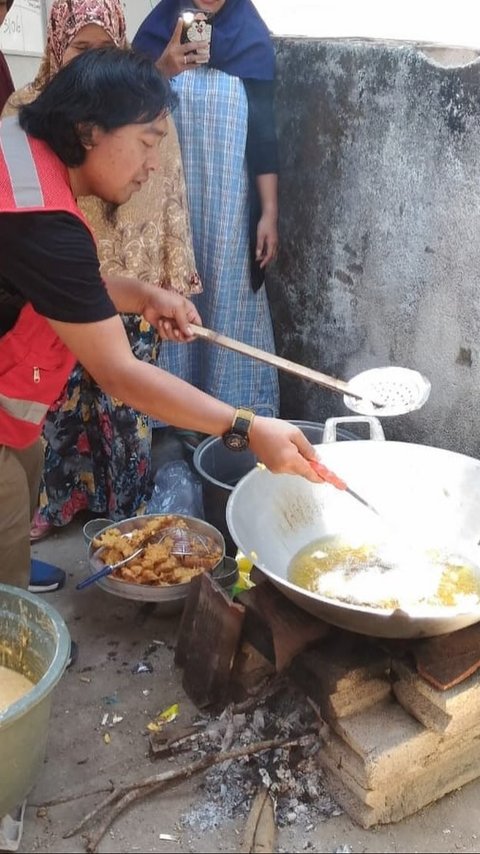 Ucapan Nyeleneh Komeng saat Menggoreng Tempe soal Politik Bikin Salfok