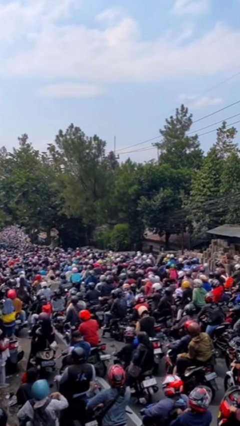 Macet Belasan Jam, 487.799 Kendaraan Keluar-Masuk Jalur Puncak Selama Libur Panjang Maulid Nabi Muhammad