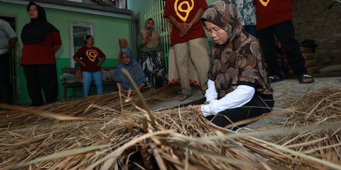 Pariwisata Menggeliat, Bawa Berkah bagi Usaha Anyaman Atap Ilalang di Desa Banyuwangi