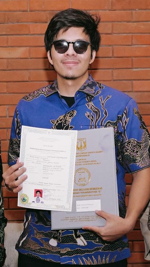 Tetap Bersemangat Lanjutkan Pendidikan, ini Momen Atta Halilintar Akhirnya Punya Ijazah SMA di Usia 29 Tahun