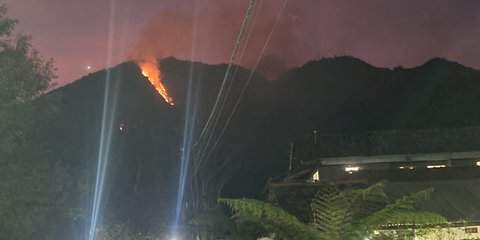 Gunung Telomoyo Terbakar, Dipicu Warga Bakar Rumput