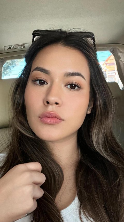 Cantik Natural, ini Potret Penyanyi Raisa saat Nikmati Pemandangan Pantai di Bali