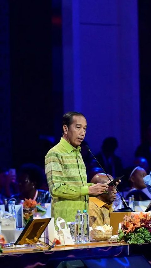 VIDEO: Jokowi & Puan Joget Tipis-Tipis, Retno Sampai Diri Goyang di Galla Dinner IAF 2024