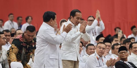 VIDEO: Merinding! Jokowi Berdiri Disusul Prabowo Kepalkan Tangan Bikin Satu Stadion Bergemuruh