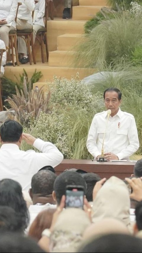 VIDEO: Merinding! Jokowi Berdiri Disusul Prabowo Kepalkan Tangan Bikin Satu Stadion Bergemuruh