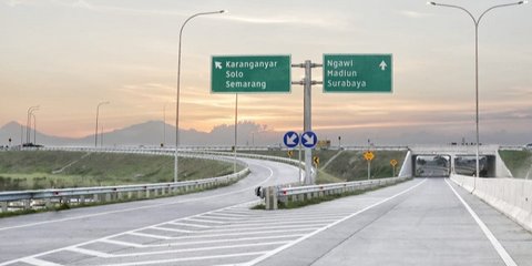 Jokowi Resmikan Tol Solo-Yogyakarta Seksi 1, Telan Biaya Rp5,6 Triliun