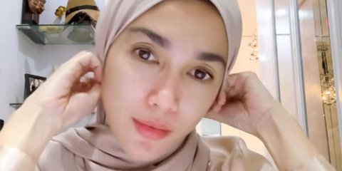 Cantik Bikin Pangling, Potret Ussy Sulistiawaty Berhijab Pancarkan Aura yang Bikin Hati Adem