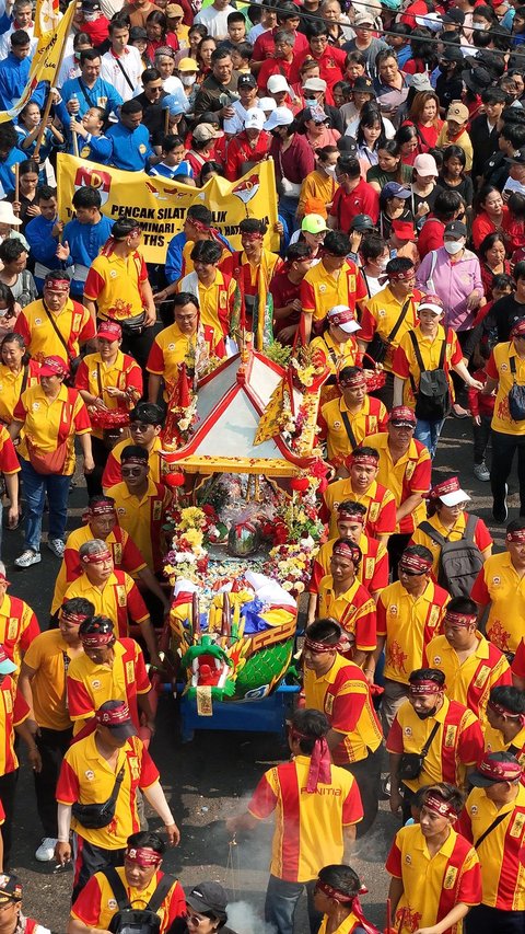 FOTO: Diadakan 12 Tahun Sekali, Begini Meriahnya Ritual Gotong Toapekong di Tangerang