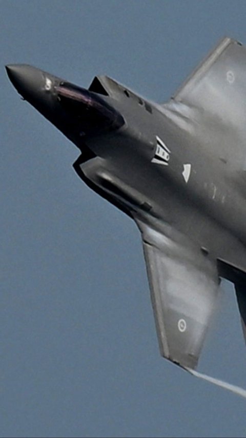 FOTO: Manuver Menggelegar Jet Siluman F35 Australia di Langit Bali