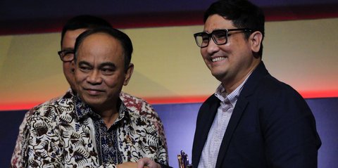 Lewat Aplikasi Livin dan Solo Techno Park, Bank Mandiri Sabet Penghargaan Merdeka Awards 2024