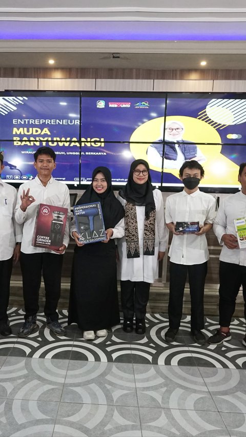 Kembali Berinovasi, Bupati Ipuk Berikan Program Bantuan Alat Usaha bagi Lulusan SMK