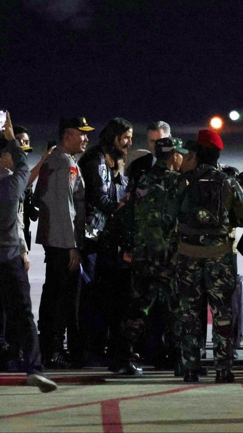 FOTO: Dikawal Tentara Baret Merah, Ini Momen Pilot Susi Air Philip Mehrtens Tiba di Jakarta Usai 1,5 Tahun Disandera KKB