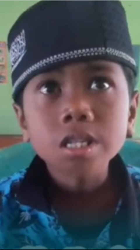 Bocah SD Menangis Ditanya Guru Kenapa Belum Cukur Rambut, Terungkap Ditinggal Ayah Ibu Jadi TKI Sejak Umur 3 Tahun