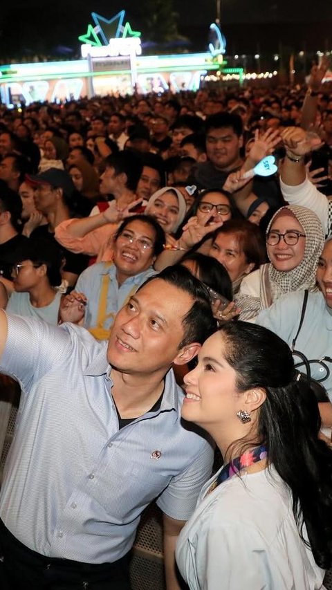 Kece Banget! ini Gaya Annisa Pohan saat Nonton SBY Tampil di Panggung Pestapora 2024