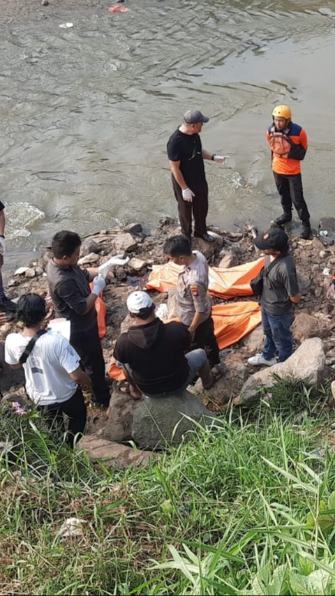 7 Mayat Mengambang di Kali Bekasi Berjenis Kelamin Laki-laki Usia Belasan Tahun