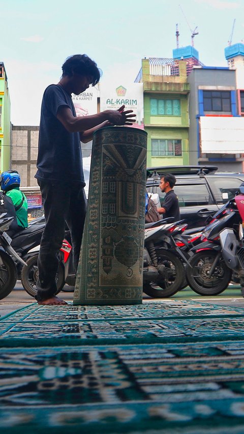 Bongkar Pabrik di Tangerang, Satgas Temukan Impor Sajadah Masjid dan Karpet Ilegal Asal Turki Senilai Rp10 Miliar