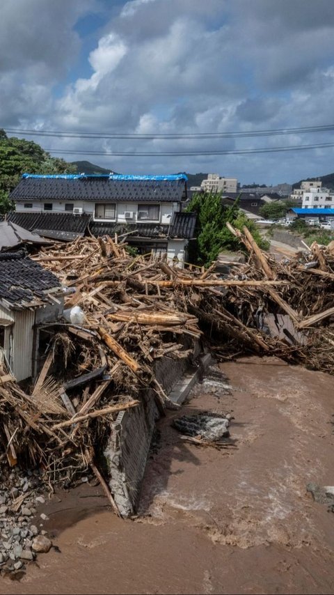 FOTO: Banjir dan Tanah Longsor Luluh Lantakan Jepang Tewaskan 6 Orang