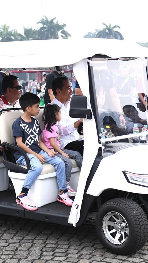 VIDEO: Jan Ethes Pose di Atas Tank TNI Diajak Jokowi Lihat Pameran Alutsista di Monas