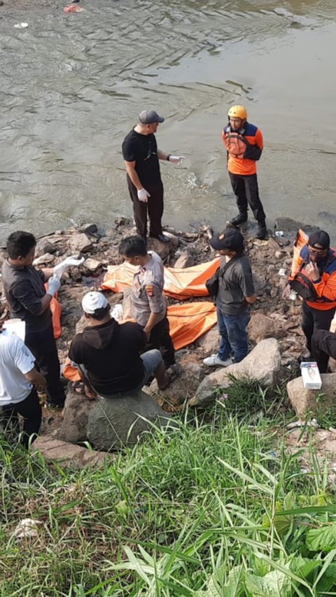 Terungkap Detik-Detik 7 Remaja Lompat ke Kali Bekasi, Polisi Temukan 21 Senjata Tajam