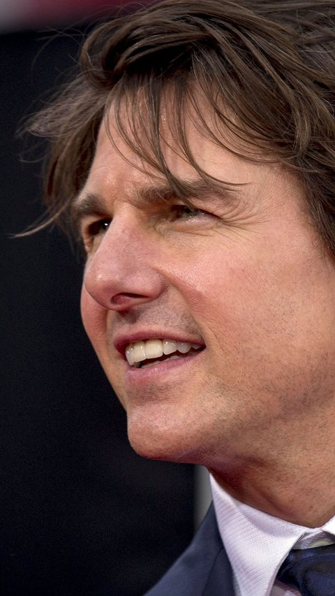 Tom Cruise Permanently Banned From Buying a Bugatti? Here's Why!