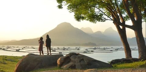 Menyusuri Keindahan Taman Batu di Samping Waduk Jatiluhur, Pemandangan Gunung dan Danaunya Bak Lukisan