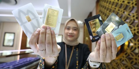 Harga Emas Antam Hari Ini Ambruk Rp12.000 per Gram, Cek Lengkapnya di Sini