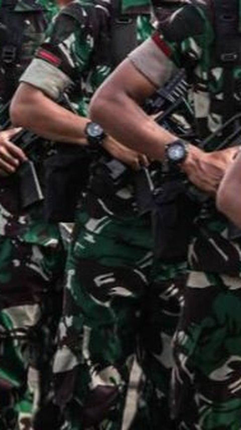 Pelatih Melongo Lihat Prajurit TNI AD Pakai Pembalut Wanita Untuk Dijadikan Alas Sepatu