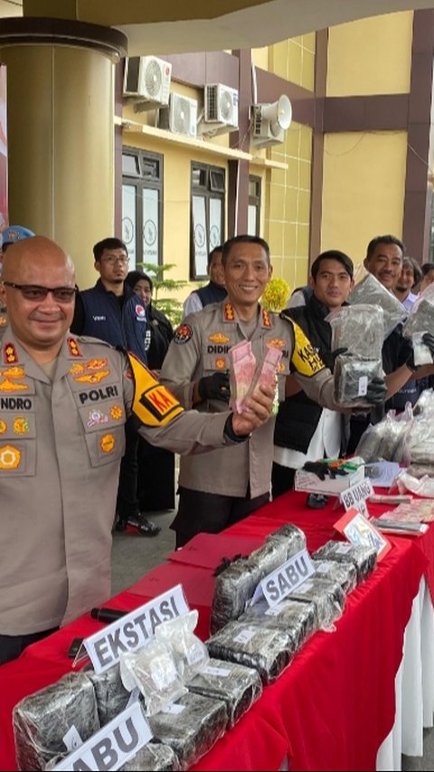 Polisi Bongkar Peredaran 24 Kg Sabu Jaringan Antarprovinsi, Diotaki Seseorang di Luar Negeri