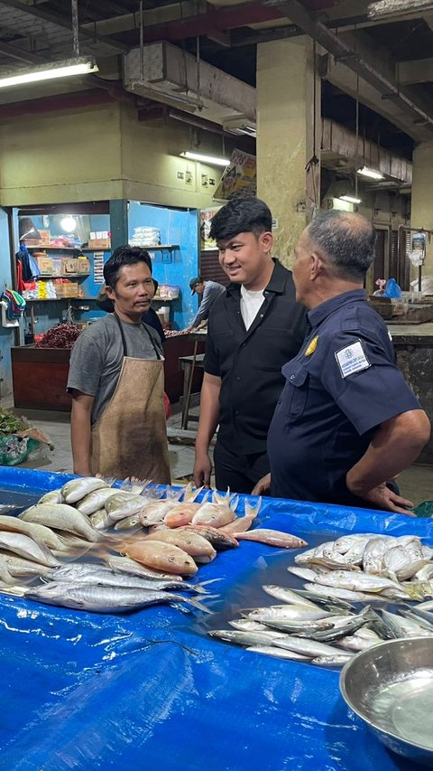 Perwira Polisi Ini Ajak Anak Buah Datangi Pasar di Kampar, Ini yang Dilakukan