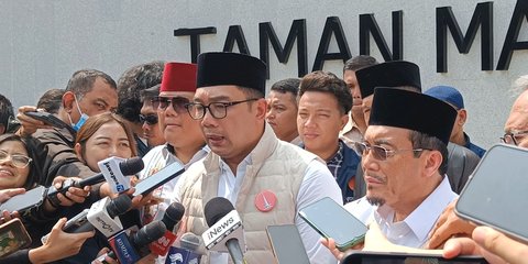 Ternyata Ini Tujuan Ridwan Kamil-Suswono Nyekar ke Makam MH Thamrin di Hari Pertama Kampanye