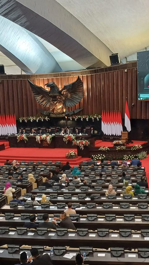 Deretan Kursi Kosong Rapat Paripurna Terakhir Anggota Dewan di Senayan