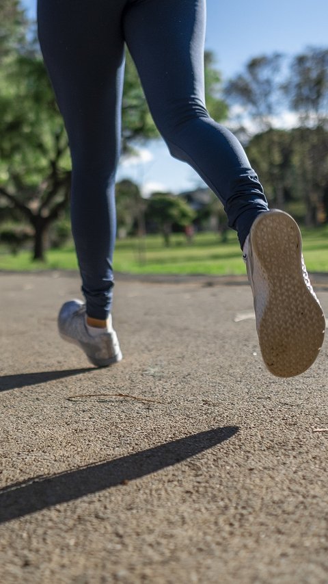 Rekomendasi 10 Sepatu Lari dari Brand Lokal Indonesia dengan Harga di Bawah Rp 500 Ribu