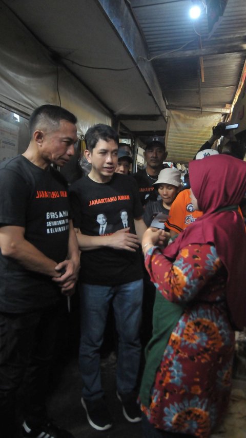 FOTO: Gaya Blusukan Cagub dan Cawagub DKI Jakarta No Urut 2, Dharma - Kun di Pasar Serdang