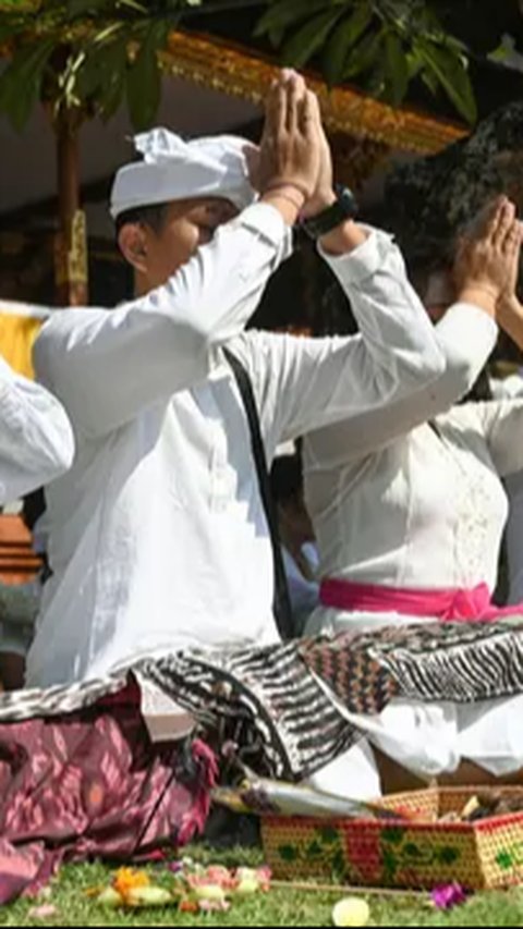 FOTO: Melihat Suasana Khidmat Perayaan Hari Raya Galungan di Bali