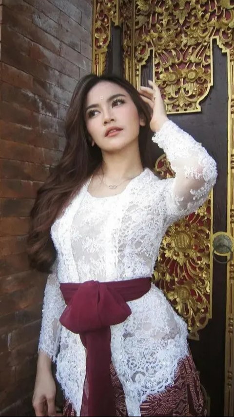 Inspirasi Kebaya Putih Ala Artis, dari Mahalini hingga Aurelie Moeremans