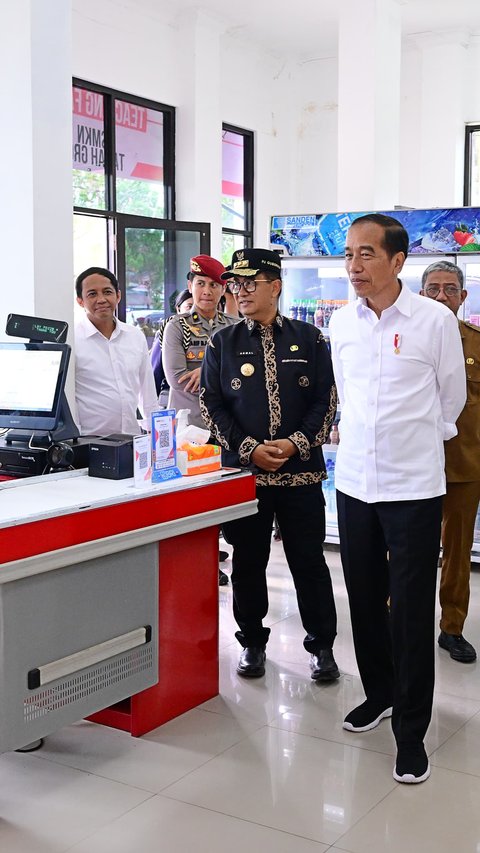 Jokowi Titip Pesan ke Prabowo Lewat Warga: Kalau Ketemu Presiden Terpilih Minta Dilanjutkan