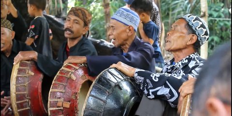 Uniknya Seni Bangpret yang Menolak Punah, Dipakai untuk Sucikan Anak dan Rumah di Rancakalong Sumedang