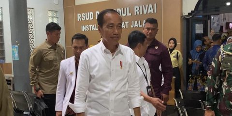 Tinjau RSUD Abdul Rivai, Jokowi Janji Bakal Minta Prabowo Siapkan Anggaran Bangun RS