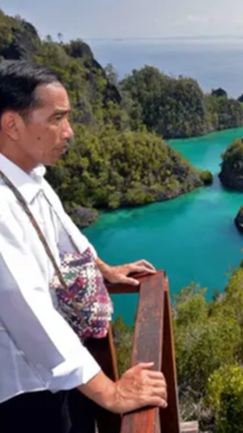 Mengingat Kembali Jejak Jokowi di Puncak Raja Ampat