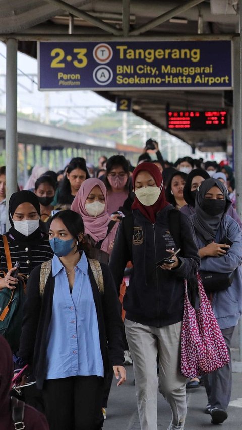 FOTO: Kelas Menengah Bakal Semakin Tertekan Jika Subsidi KRL Jabodetabek Berbasis NIK