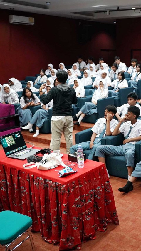 FOTO: Antusiasme Pelajar Dapatkan Cerita Pengalaman Jurnalistik dari KJI