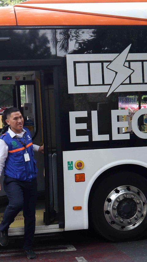 Cuma Butuh Waktu 2 Jam, di Sini Bus Listrik Transjakarta Dicas