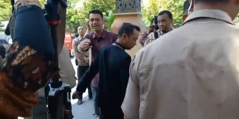 Pemprov Jateng Minta Maaf Ulah Ajudan Pj Gubernur Nana Sudjana Tarik Kaki Wartawan Hingga Terjatuh