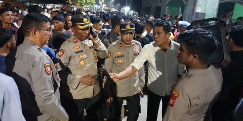 Jumat Malam Mencekam di Bekasi, Warga Desak Polisi Giring Pimpinan Ponpes diduga Cabuli Santri