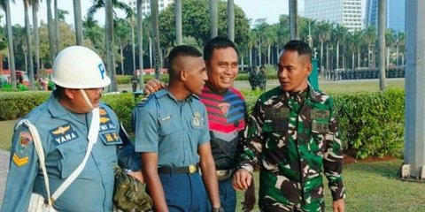 Detik-detik Video Perwira TNI AL Gadungan Memperkenalkan diri di Monas Pakai Bahasa Inggris Bikin Geleng-geleng Kepala