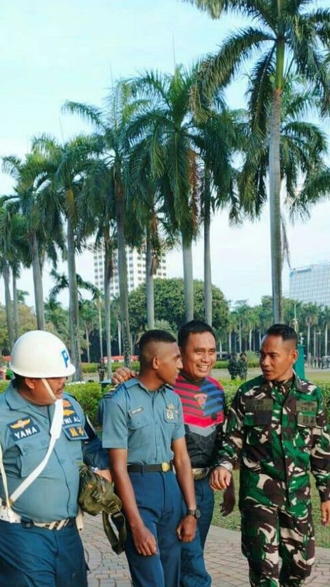 Detik-detik Video Perwira TNI AL Gadungan Memperkenalkan diri di Monas Pakai Bahasa Inggris Bikin Geleng-geleng Kepala