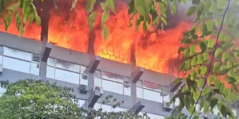 Bakamla RI Kebakaran, Api Melahap Atap Gedung