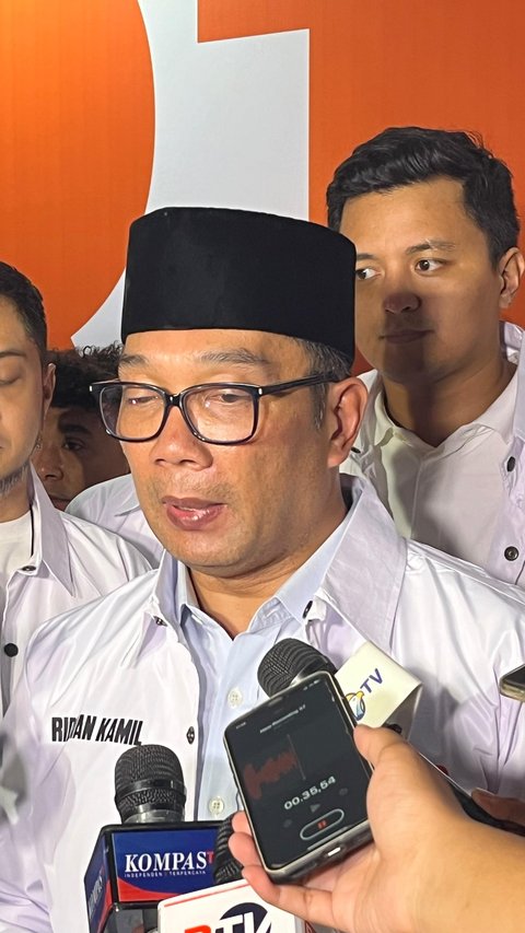 Targetkan Menang Satu Putaran di Pilkada Jakarta, Ridwan Kamil Minta Relawan Blusukan ‘Ketok Pintu’