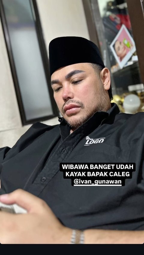 8 Potret Ivan Gunawan Berkopiah Saat Menghadiri Tahlilan Meninggalnya Keponakan Ayu Ting Ting